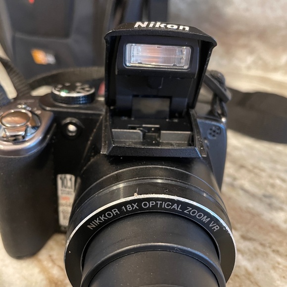 Nikon Coolpix P80 10.1MP Digital Bridge Camera + 2 Batteries 8GB-SD & Case - Picture 8 of 15